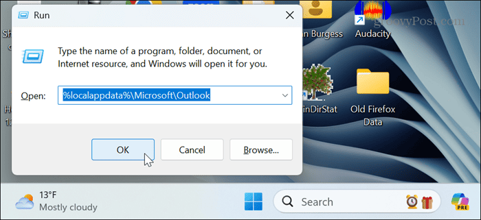 run dialog clear outlook cache